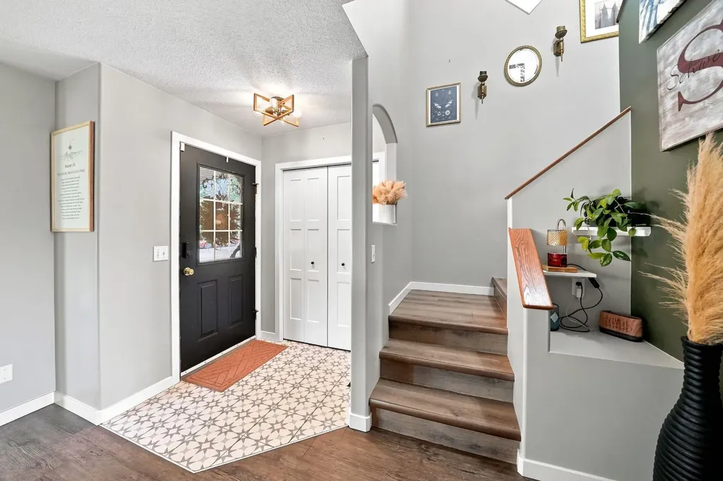 48 Country Ridge Close Lacombe AB T4L 2H1
