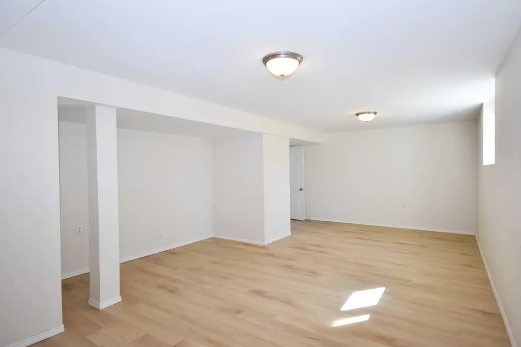 2604 106 Avenue SW Calgary AB T2W 2J1