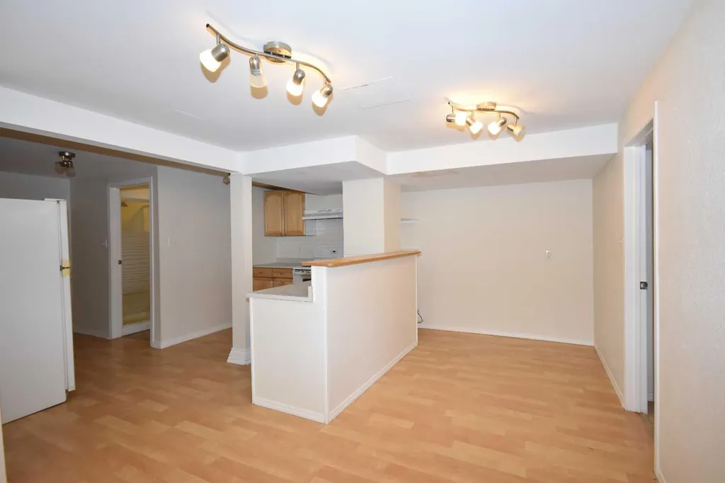 2604 106 Avenue SW Calgary AB T2W 2J1