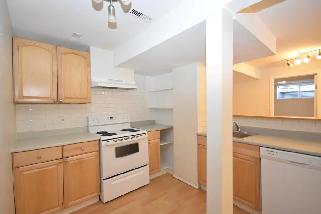 2604 106 Avenue SW Calgary AB T2W 2J1