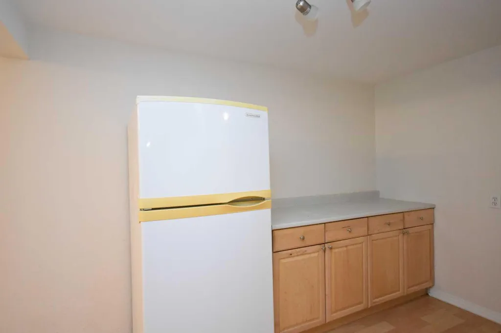 2604 106 Avenue SW Calgary AB T2W 2J1