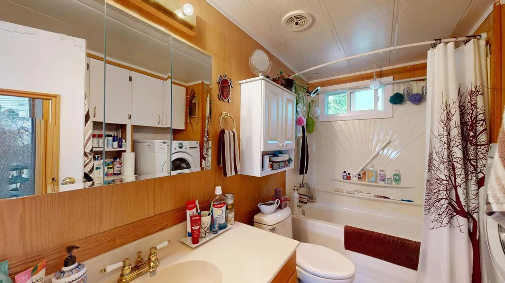 5910 Spruce Park Crescent Stettler AB T4K 1G7