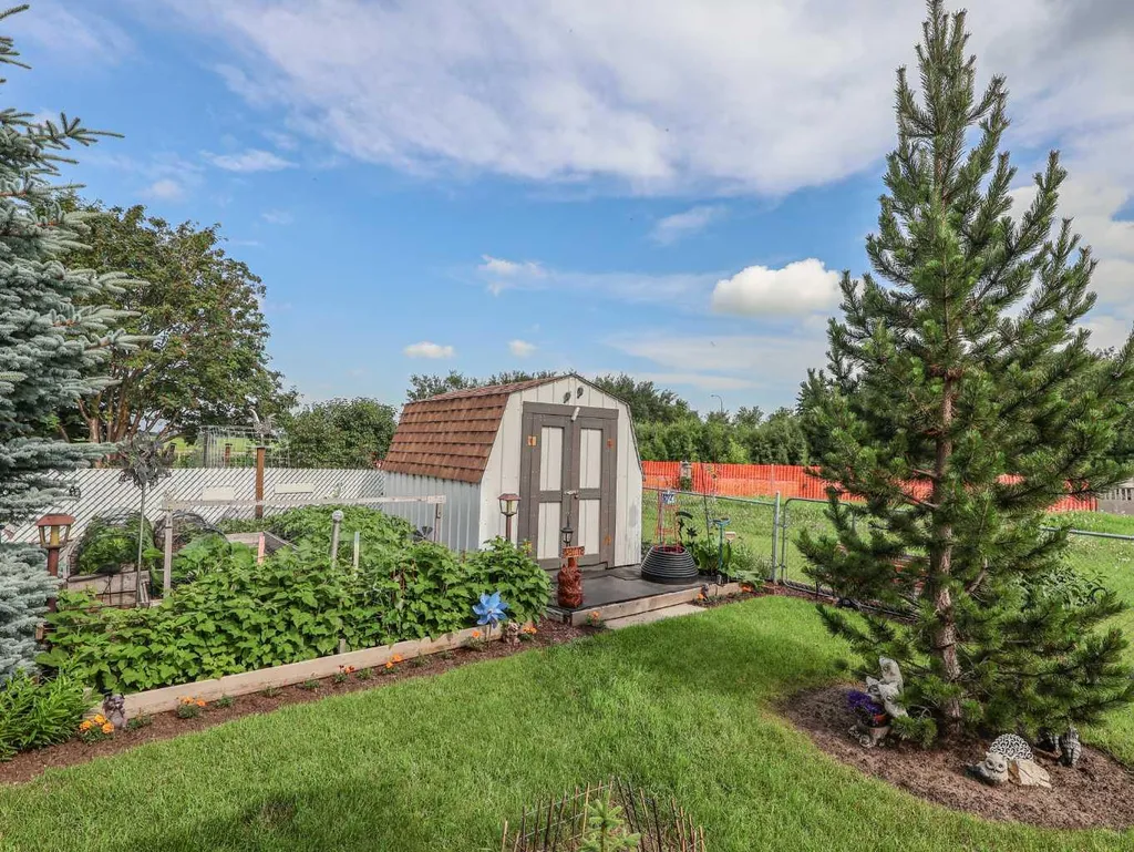 5910 Spruce Park Crescent Stettler AB T4K 1G7