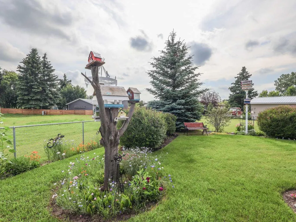 5910 Spruce Park Crescent Stettler AB T4K 1G7