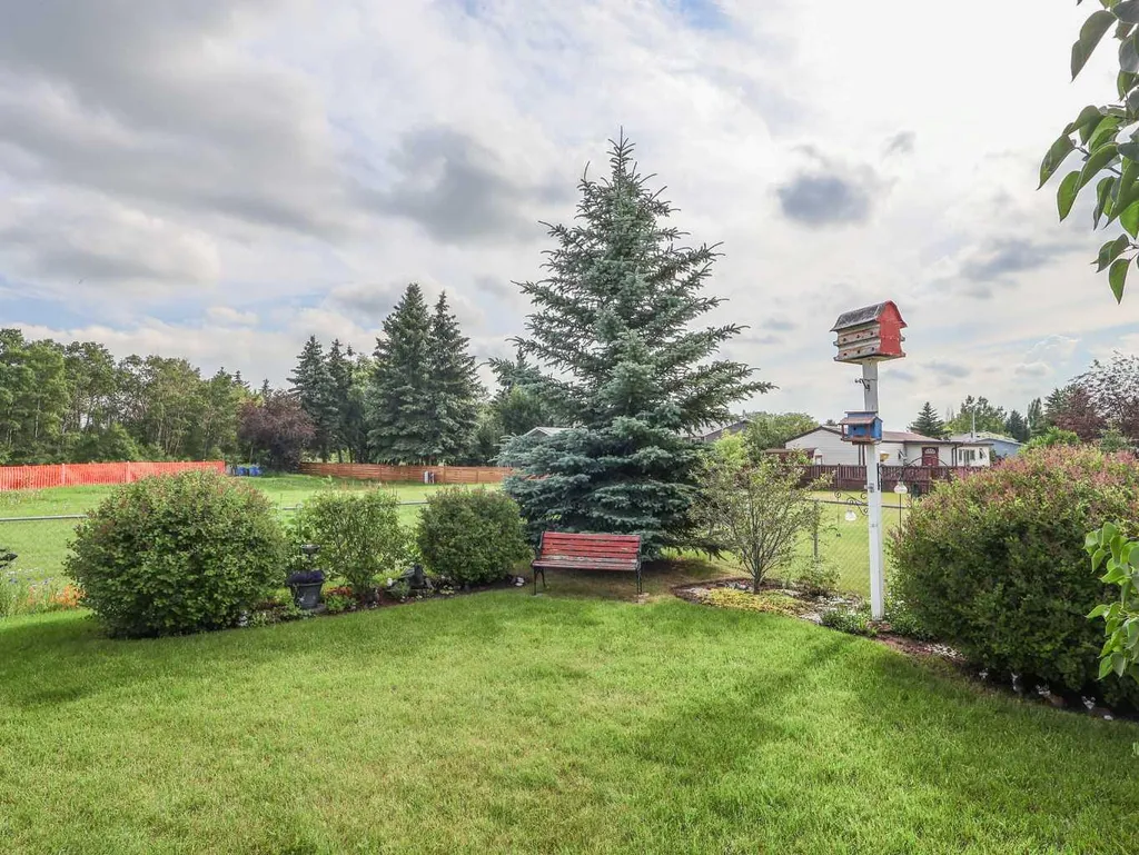 5910 Spruce Park Crescent Stettler AB T4K 1G7
