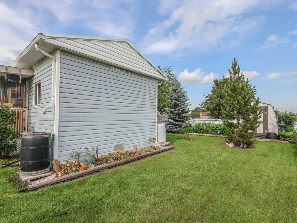 5910 Spruce Park Crescent Stettler AB T4K 1G7