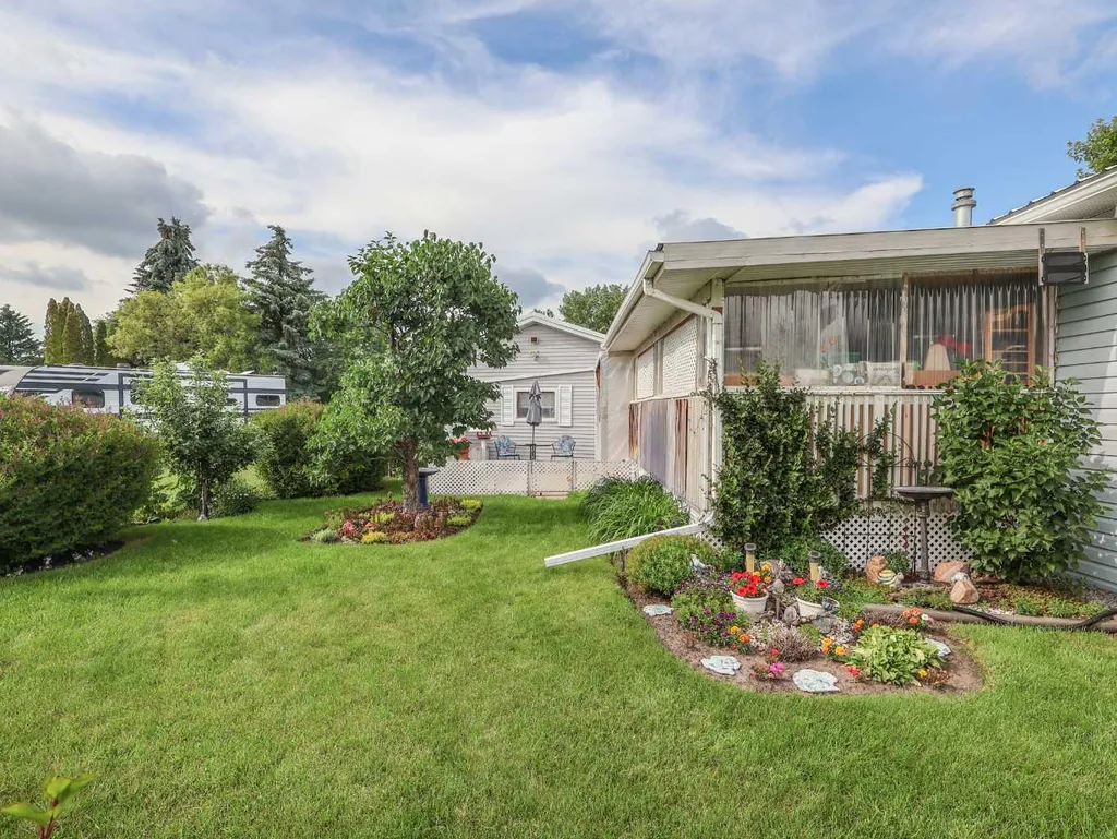5910 Spruce Park Crescent Stettler AB T4K 1G7