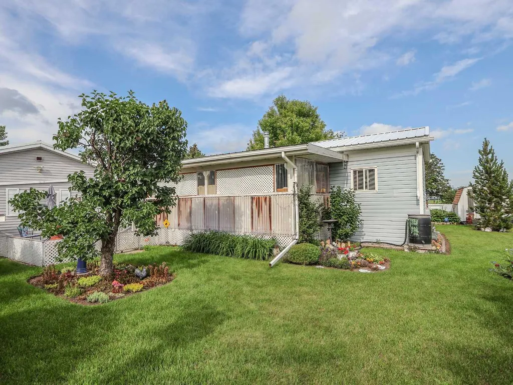 5910 Spruce Park Crescent Stettler AB T4K 1G7