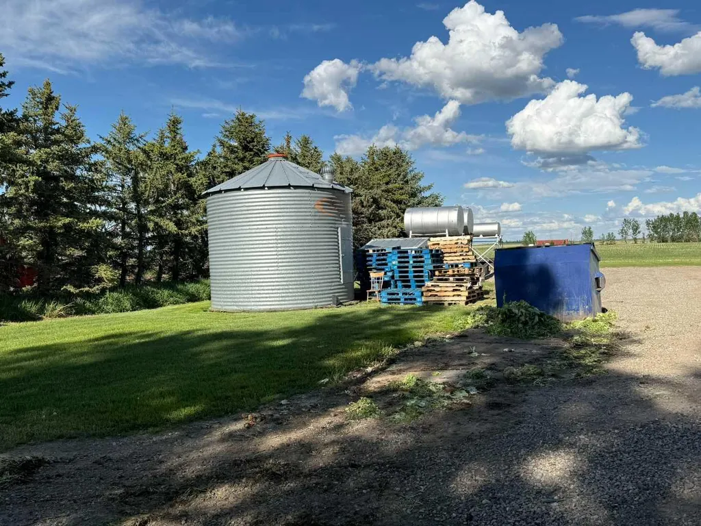263058 Township Road 252 Rural Wheatland County AB T0J 1Y0