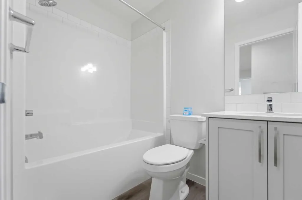 21 Corner Glen Row NE Calgary AB T3M 2L9