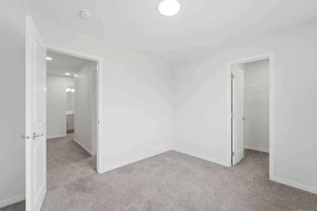 21 Corner Glen Row NE Calgary AB T3M 2L9