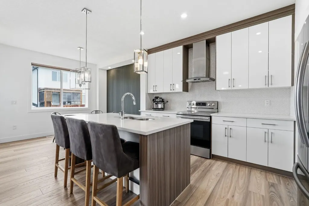 1356 Lackner Boulevard Carstairs AB T0M0N0