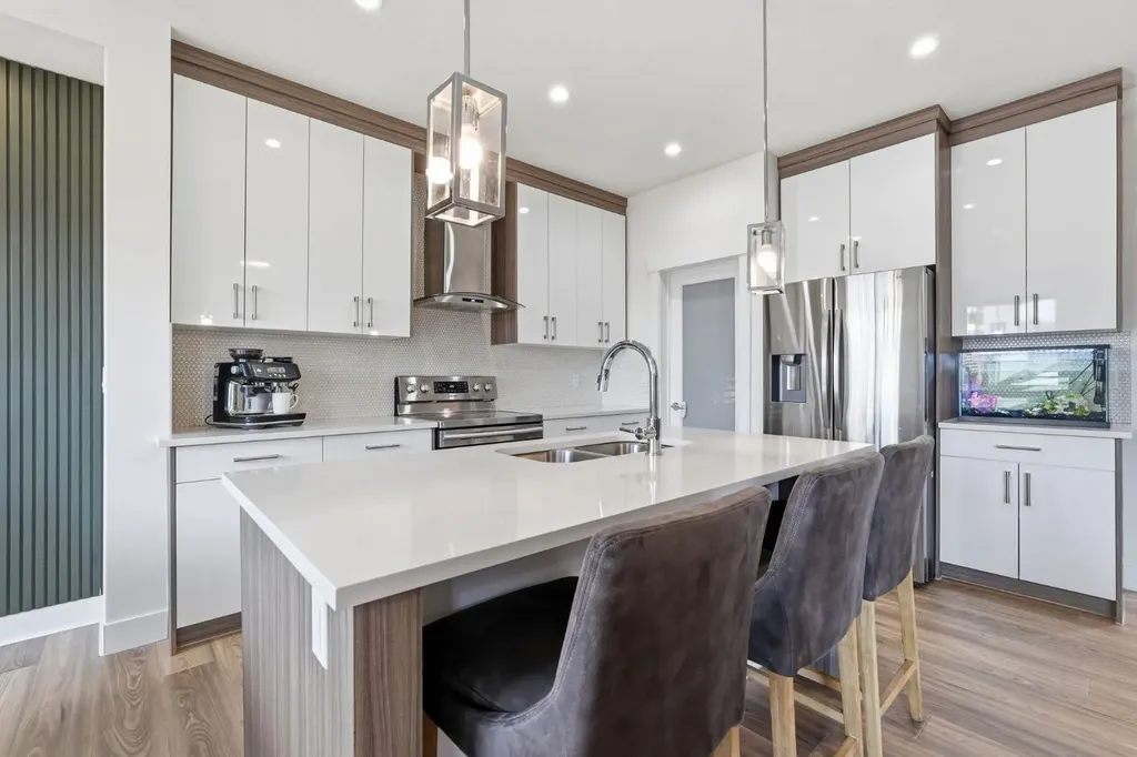 1356 Lackner Boulevard Carstairs AB T0M0N0