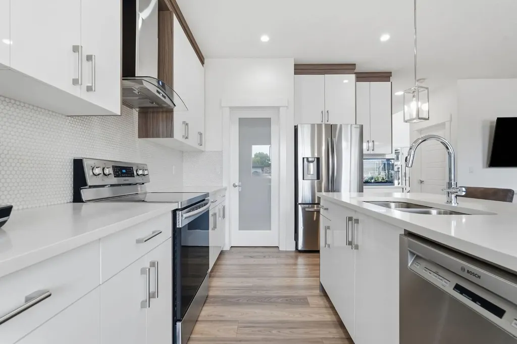 1356 Lackner Boulevard Carstairs AB T0M0N0