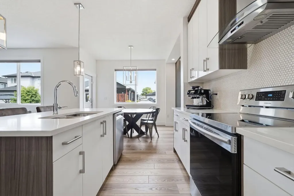 1356 Lackner Boulevard Carstairs AB T0M0N0