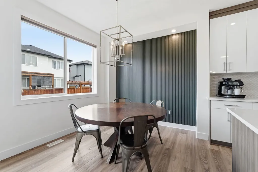 1356 Lackner Boulevard Carstairs AB T0M0N0