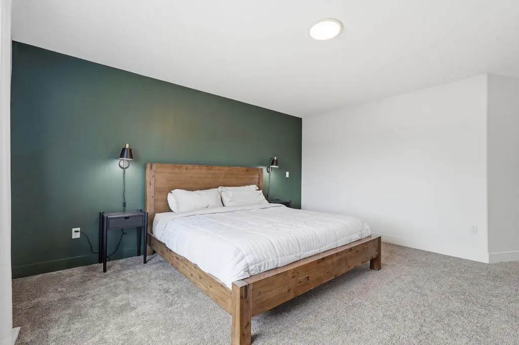 1356 Lackner Boulevard Carstairs AB T0M0N0