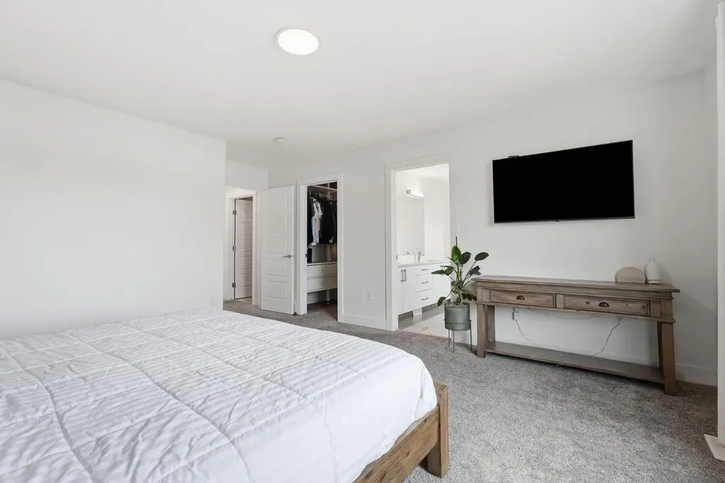 1356 Lackner Boulevard Carstairs AB T0M0N0