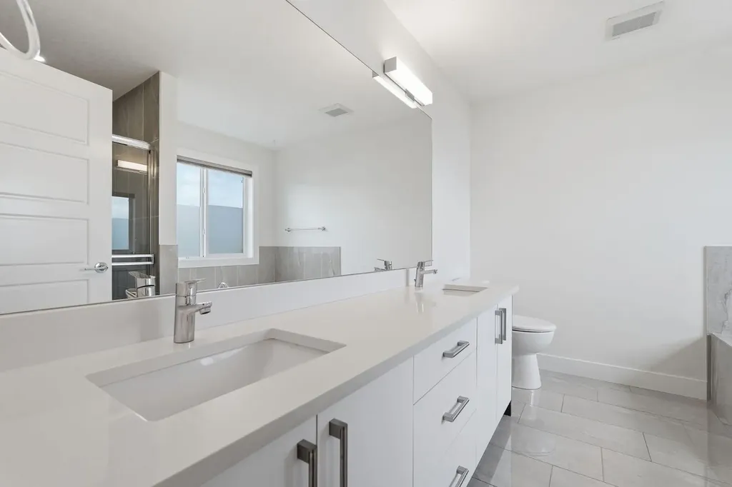 1356 Lackner Boulevard Carstairs AB T0M0N0
