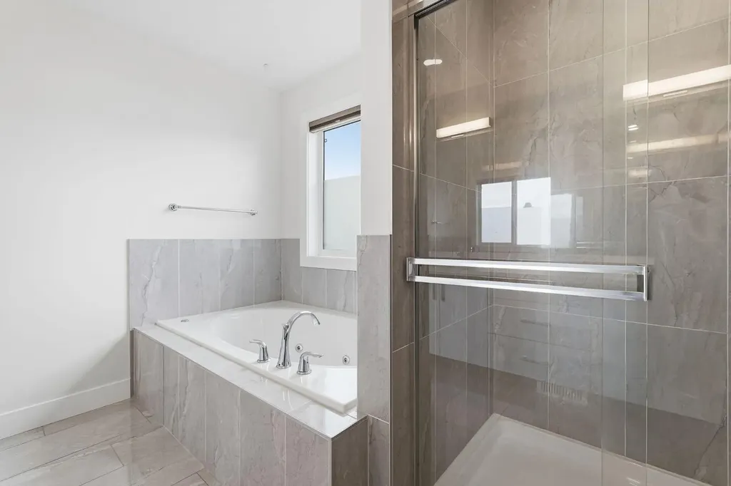 1356 Lackner Boulevard Carstairs AB T0M0N0