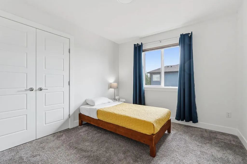 1356 Lackner Boulevard Carstairs AB T0M0N0