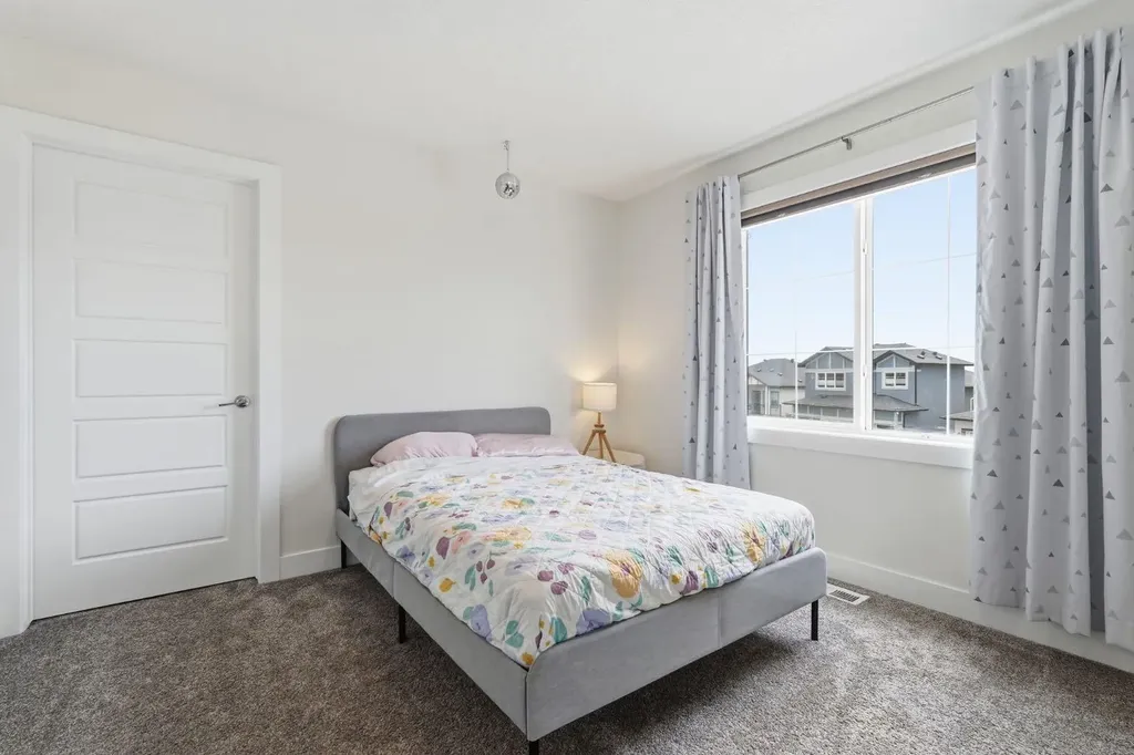 1356 Lackner Boulevard Carstairs AB T0M0N0