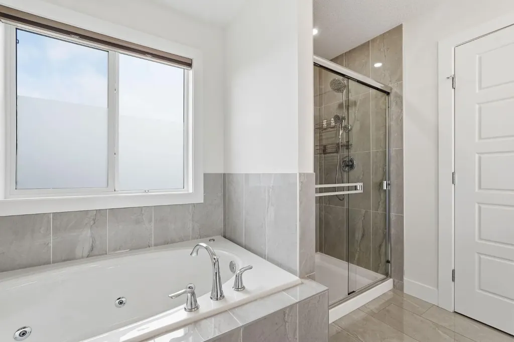 1356 Lackner Boulevard Carstairs AB T0M0N0