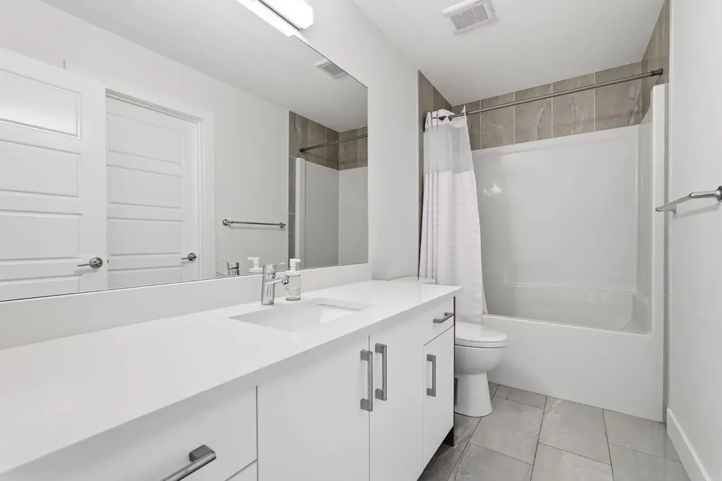1356 Lackner Boulevard Carstairs AB T0M0N0