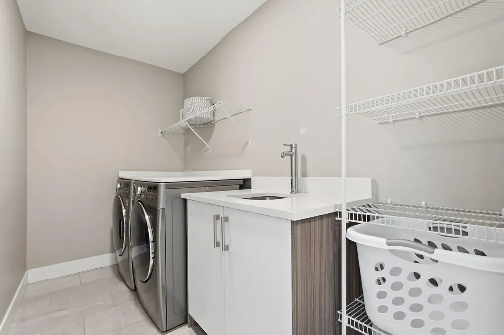 1356 Lackner Boulevard Carstairs AB T0M0N0
