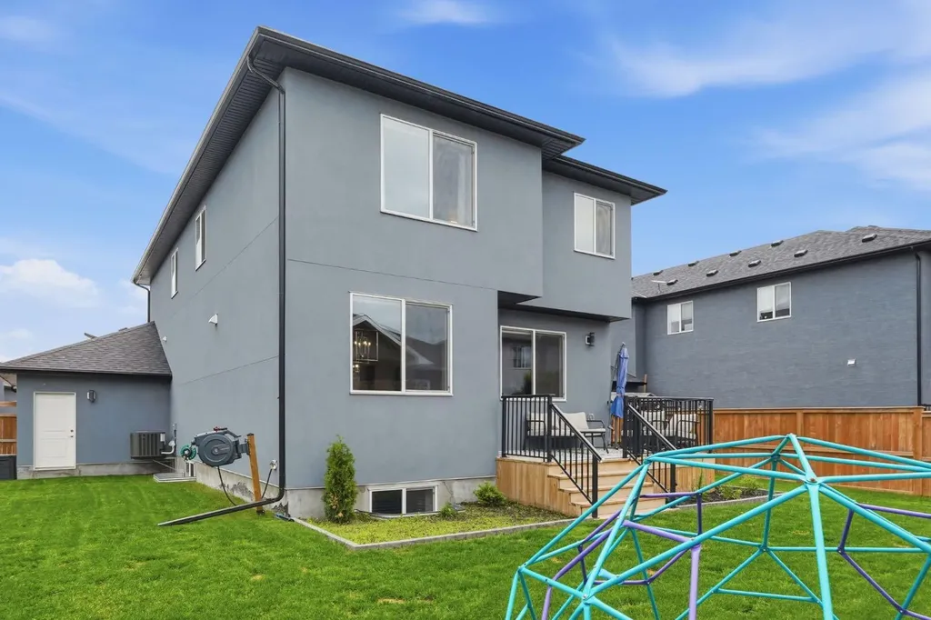 1356 Lackner Boulevard Carstairs AB T0M0N0