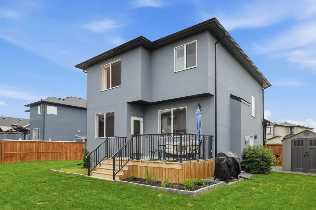 1356 Lackner Boulevard Carstairs AB T0M0N0