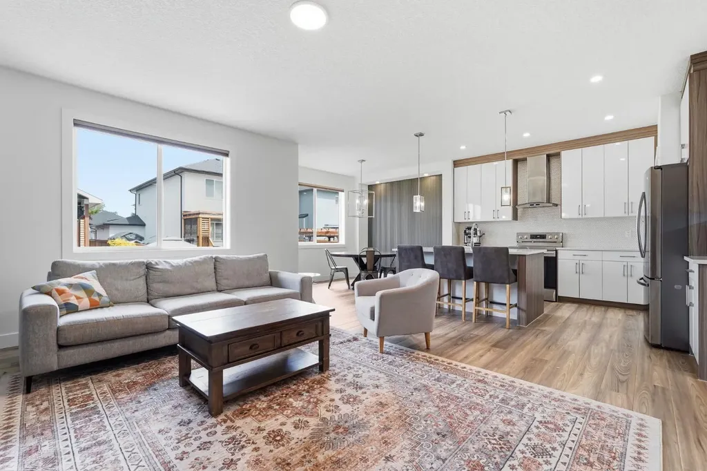 1356 Lackner Boulevard Carstairs AB T0M0N0