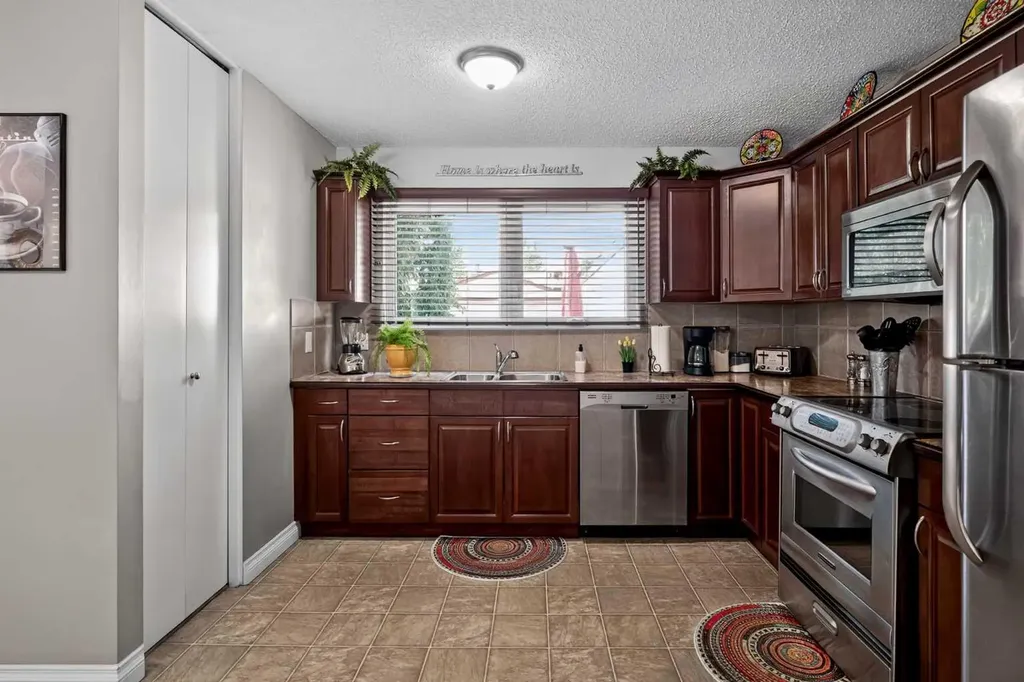 131 Cedarpark Drive SW Calgary AB T2W2J2