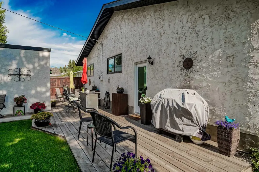 131 Cedarpark Drive SW Calgary AB T2W2J2