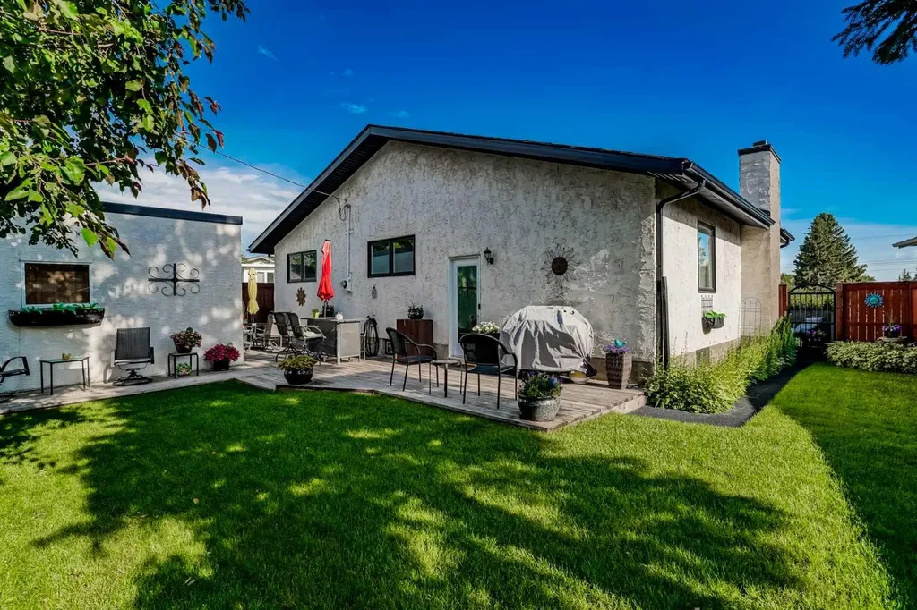 131 Cedarpark Drive SW Calgary AB T2W2J2