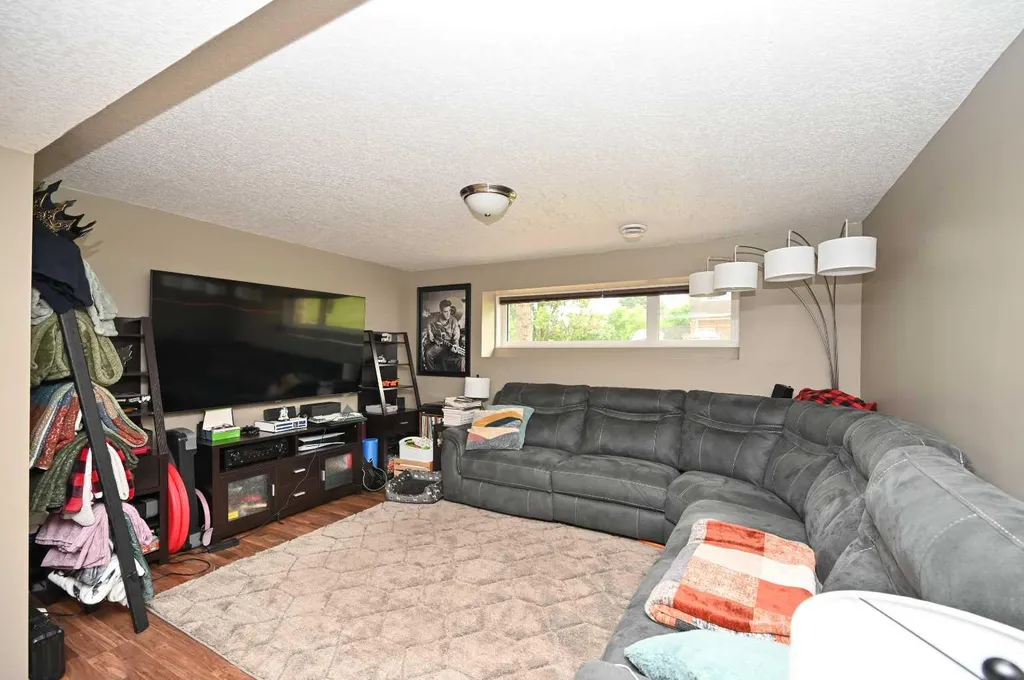 5005 44 Avenue Athabasca AB T9S 1J1