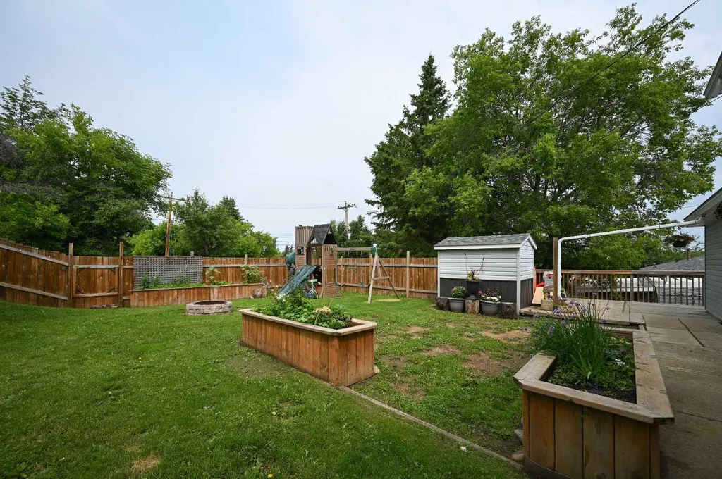 5005 44 Avenue Athabasca AB T9S 1J1