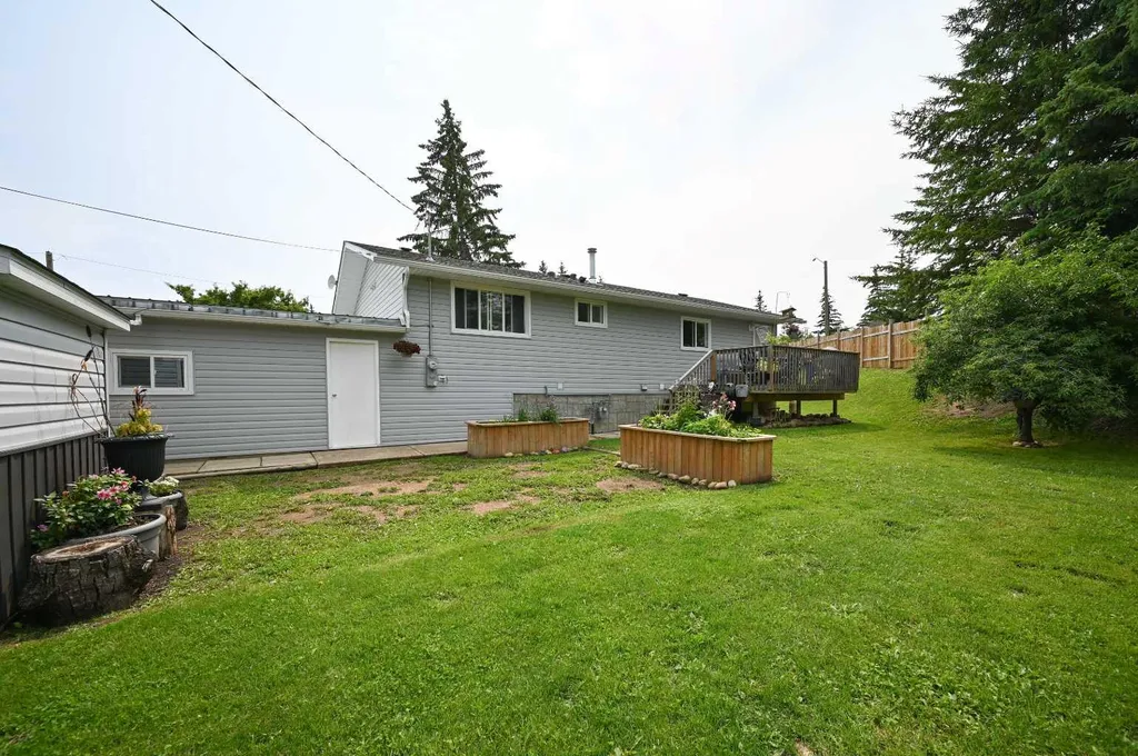 5005 44 Avenue Athabasca AB T9S 1J1