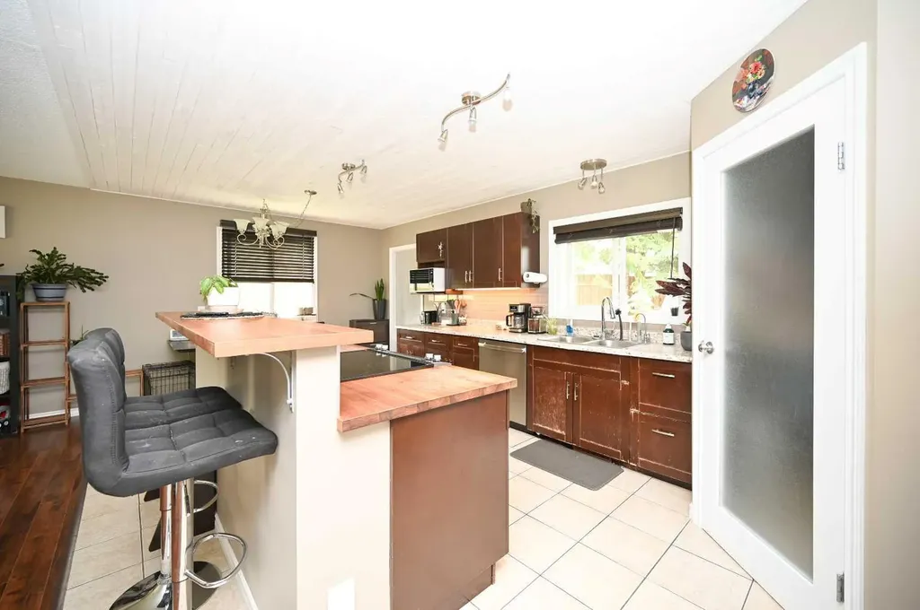 5005 44 Avenue Athabasca AB T9S 1J1