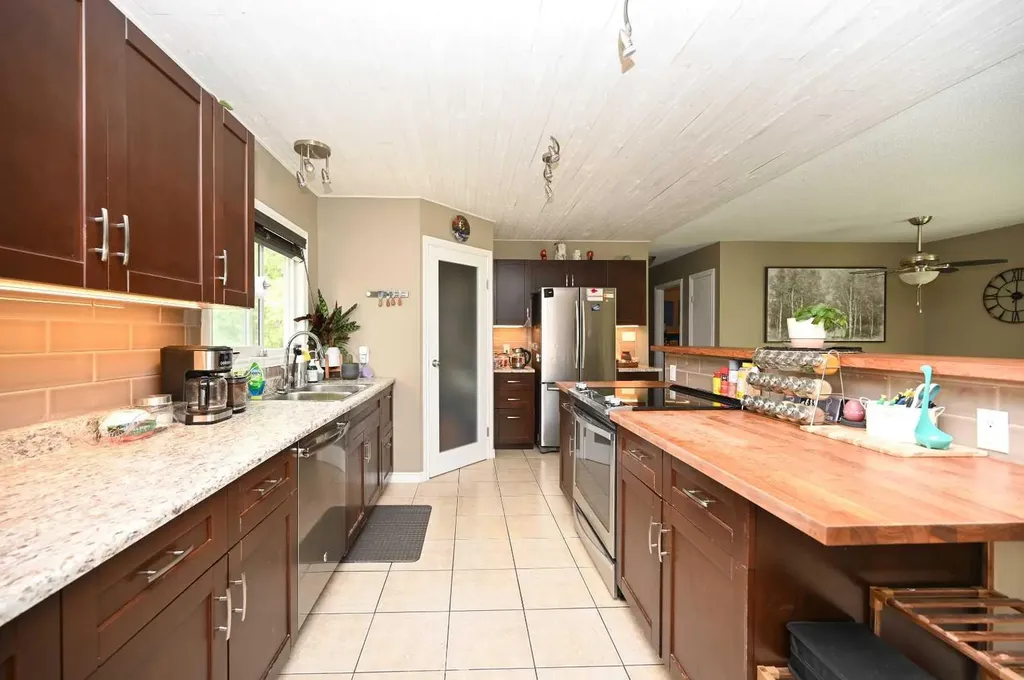 5005 44 Avenue Athabasca AB T9S 1J1