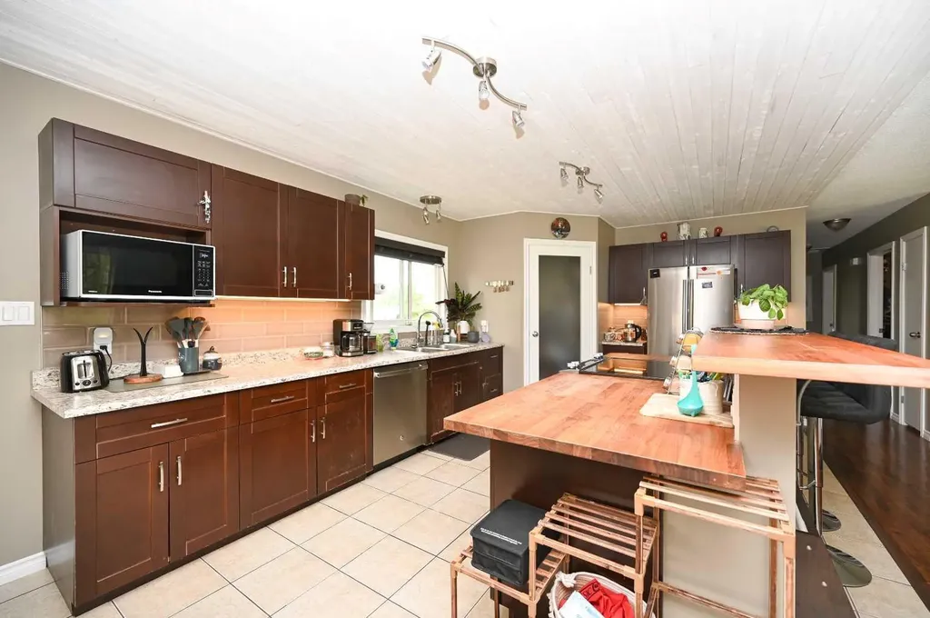 5005 44 Avenue Athabasca AB T9S 1J1