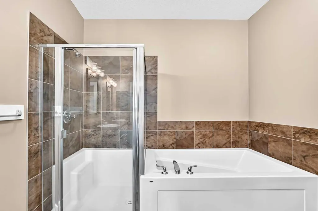 35 Inglewood Park SE Calgary AB T2G3W9