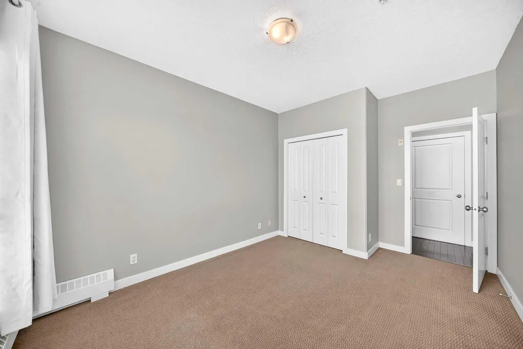 35 Inglewood Park SE Calgary AB T2G3W9
