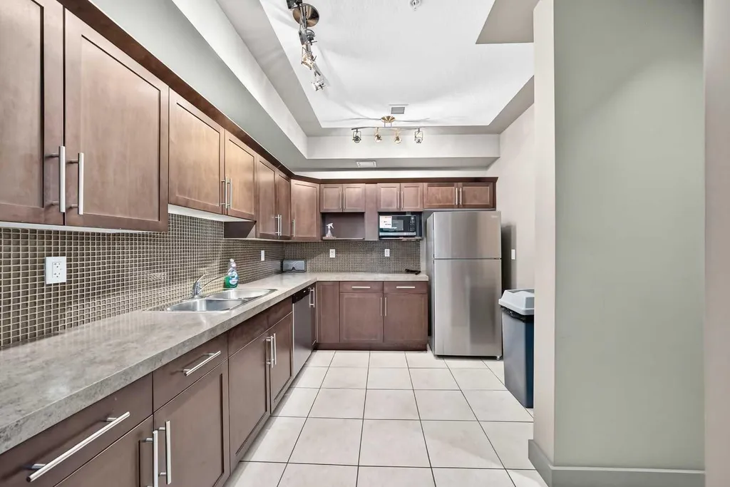 35 Inglewood Park SE Calgary AB T2G3W9