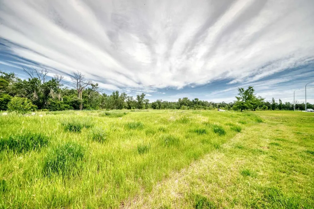35 Inglewood Park SE Calgary AB T2G3W9