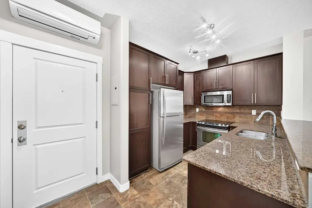 35 Inglewood Park SE Calgary AB T2G3W9