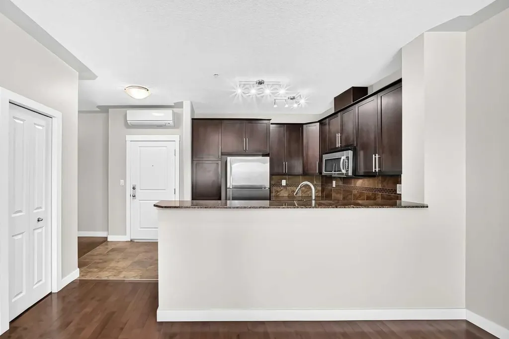 35 Inglewood Park SE Calgary AB T2G3W9