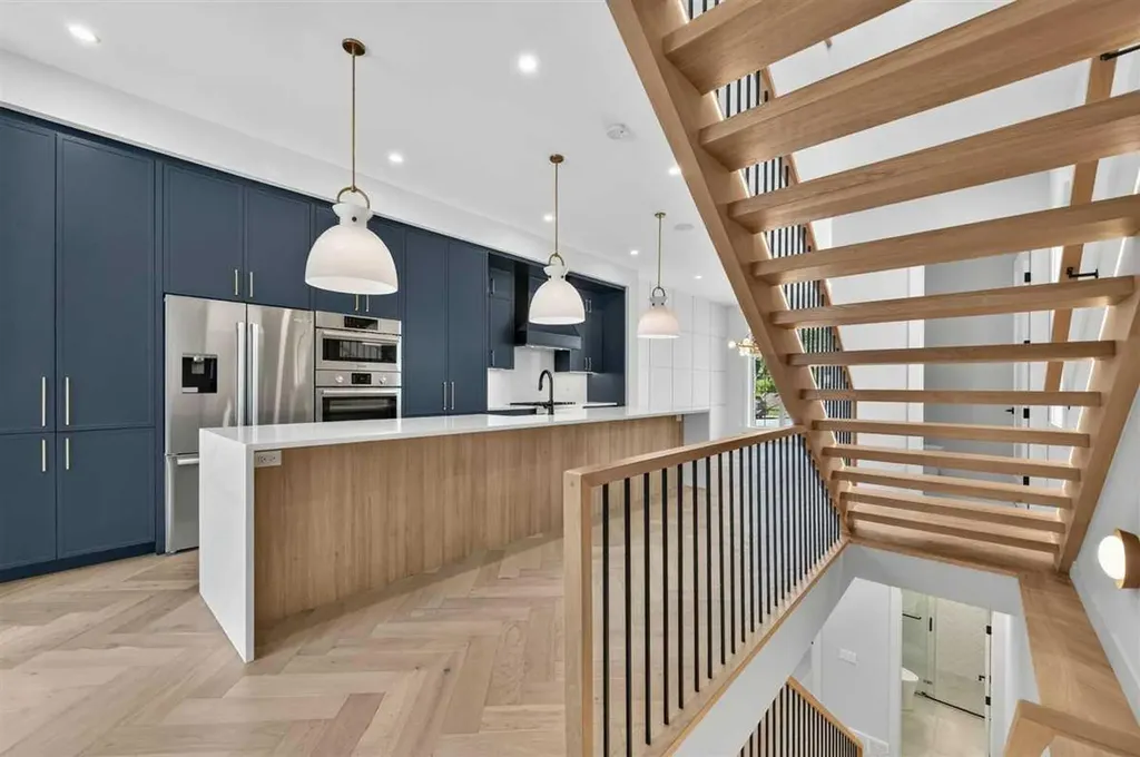 924 33a Street NW Calgary AB T2N 2X3