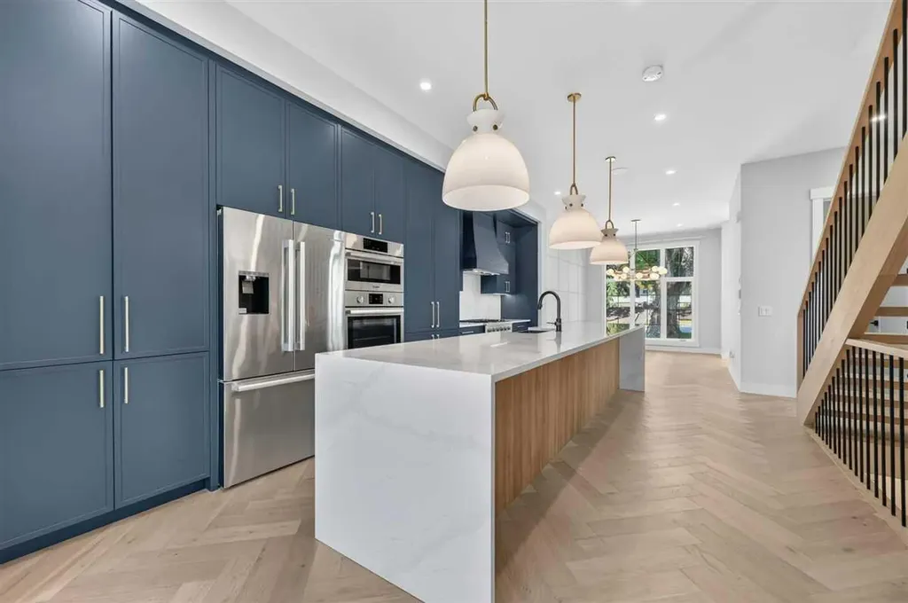 924 33a Street NW Calgary AB T2N 2X3