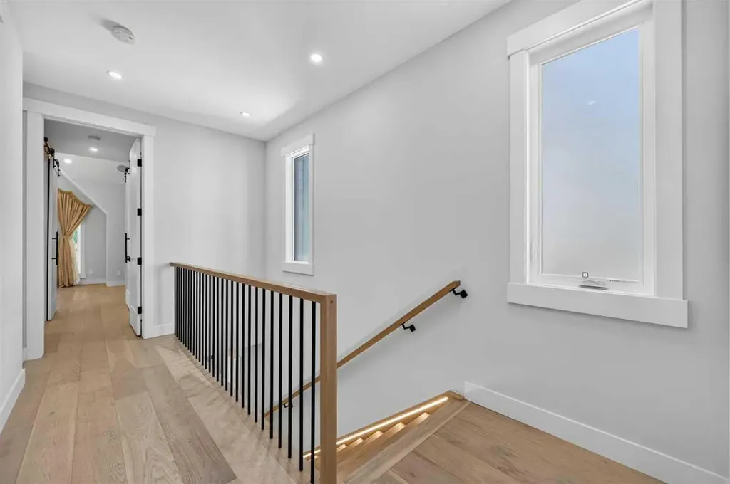 924 33a Street NW Calgary AB T2N 2X3